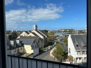 a view of a residential neighbourhood from a balcony at T2 au coeur de Saint-Brieuc in Saint-Brieuc