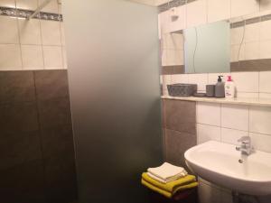 Kúpeľňa v ubytovaní Judith Apartment