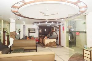 a room with a ceiling with a ceiling fan at Hotel Kabeer By A1Rooms in New Delhi