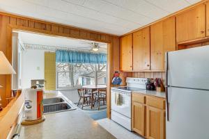 Gallery image of Waterfront Family Cottage on Lake Champlain in Swanton +23 photos