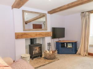 a living room with a fireplace and a tv at Northcot in Scarborough