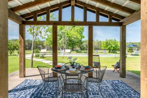 Κήπος έξω από το Upstay - Family Farmhouse in Southwest Austin