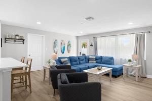 Χώρος καθιστικού στο Newly Renovated Ground Level Home on Sanibel River
