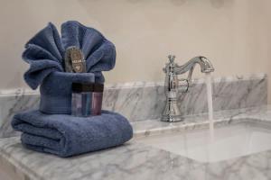 Ένα μπάνιο στο Das Woerner Haus Darling Home with Hot Tub +25 φωτογραφίες