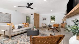 Khu vực ghế ngồi tại Cava House, Hot tub, Cowboy Pool, Fire pit!