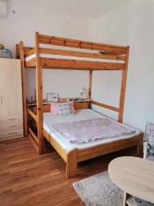 Posteľ alebo postele v izbe v ubytovaní Malomszeg Apartman 3