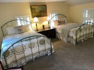 Crockett and Creek B&B 1 block to Main St客房内的一张或多张床位