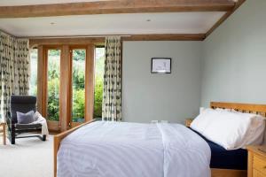 En eller flere senge i et værelse på Stunning Cottage in South Downs National Park