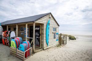 Fotografie z fotogalerie ubytování Quaint Coastal Cottage - 5 mins from Beach v destinaci West Wittering