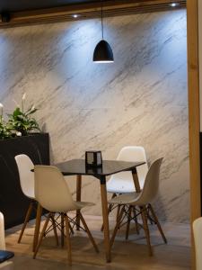 a dining room with a table and white chairs at Hotel Imperial in Xalapa