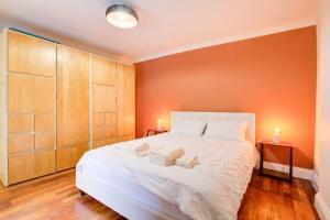 Katil atau katil-katil dalam bilik di Newly Renovated Urban Oasis Flat in Brixton