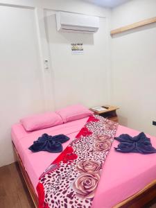 En eller flere senge i et værelse på Apartamentos en el Centro de Puerto Viejo