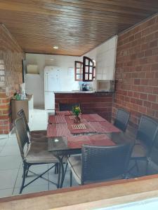 a patio with a table and chairs and a kitchen at Casa em Gravatá in Gravatá