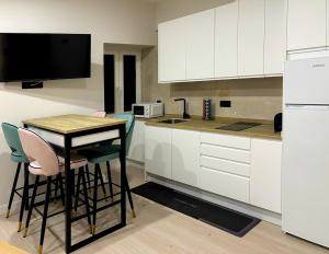 a kitchen with a small table and a microwave at El Reloj De La Villa in Valdefuentes