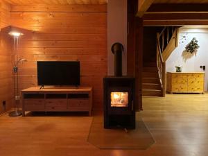 Μια τηλεόραση ή/και κέντρο ψυχαγωγίας στο Chalet Bergsonne