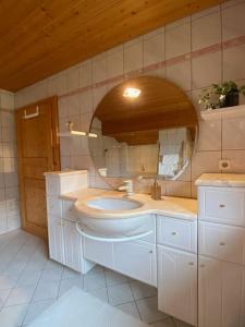 Ένα μπάνιο στο Chalet Bergsonne +7 φωτογραφίες