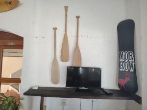 TV a/nebo společenská místnost v ubytování ON THE BEACH SURFERS SUNRISE HAVEN 3