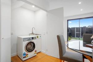 Albert TownAlbert Town Views的相册照片