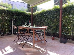 a wooden table and two chairs sitting under an umbrella at Loft Casa EGLi in Florence