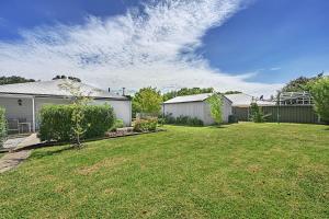 En have udenfor Bindi Cottage, Spacious & Unique, Opposite Pool