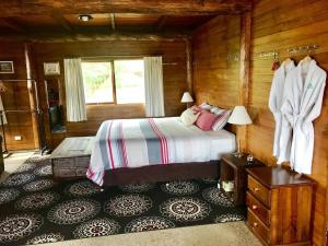 Ένα ή περισσότερα κρεβάτια σε δωμάτιο στο The Shack Gorgeous Getaway for 2 on Truffle Farm