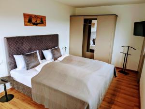 Postel nebo postele na pokoji v ubytování Staufen-Chalet Hochreit