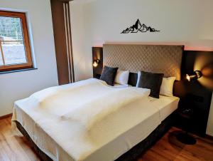 Postel nebo postele na pokoji v ubytování Staufen-Chalet Hochreit
