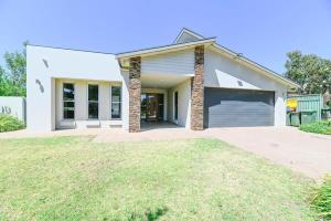 a white house with a garage at Southlakes Haven - Lake Views, Pet Friendly in Dubbo