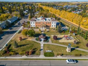 an aerial view of a large house with a fountain at The Palms I Close to DT Sylvan I Bbq I Fire Pit I in Sylvan Lake