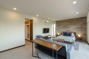 TV a/nebo společenská místnost v ubytování Ocean View Loft in Punta Cocos - C102