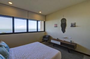 Postel nebo postele na pokoji v ubytování Beautiful Ocean View Penthouse With Private Pool -C301