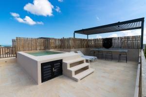 Balkón nebo terasa v ubytování Beautiful Ocean View Penthouse With Private Pool -C301