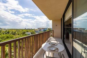 Balkón nebo terasa v ubytování Beautiful Ocean View Penthouse With Private Pool -C301