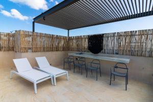 Balkón nebo terasa v ubytování Beautiful Ocean View Penthouse With Private Pool -C301