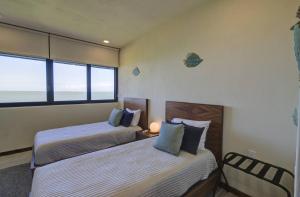 Postel nebo postele na pokoji v ubytování Beautiful Ocean View Penthouse With Private Pool -C301