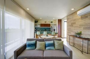 Posezení v ubytování Beautiful Ocean View Penthouse With Private Pool -C301