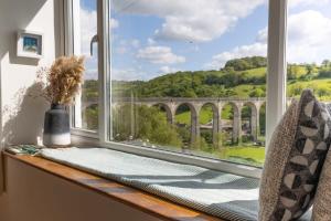 Gallery image of Charming Cottage with Stunning Views in Calstock