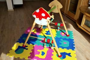 a wooden toy with a mushroom on a rug at Die Wohlfühloase in Bad Dürrheim - DreiWeltenCard in Bad Dürrheim