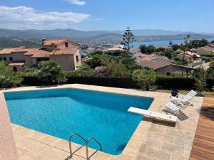 Bazén v ubytování Villa Thamyris Porticcio Ajaccio Corse nebo v jeho okolí