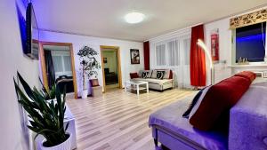 Svetainės erdvė apgyvendinimo įstaigoje NeriesResort 3 Rooms Suite iN Centrum