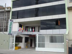 an external view of a building with flags of different countries at Hospedaje Fenix in Cuenca