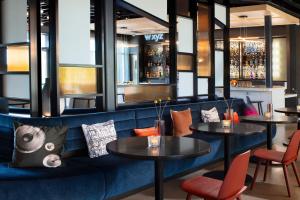 The lounge or bar area at Aloft McAllen
