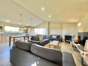 a living room with a couch and a table at La Casa da Pipa in Cesuras