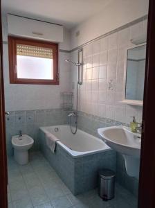 Kúpeľňa v ubytovaní Luminoso appartamento - Castelli