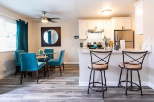 a kitchen and dining room with a table and chairs at NorthPark-Professionals-Restaurants-King-Park-WiFi in San Diego