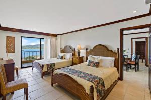 Voodi või voodid majutusasutuse Remodeled Top-Floor Flamingo Condo with Outstanding Ocean Views toas