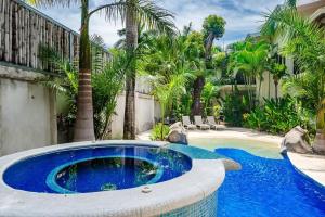 Πισίνα στο ή κοντά στο 1-BD Near Beach Great for Digital Nomads