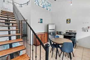 a kitchen with a table and chairs and a stove at Cozy Studio Close to Beach in Coco