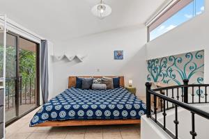 a bedroom with a bed and a balcony at Cozy Studio Close to Beach in Coco