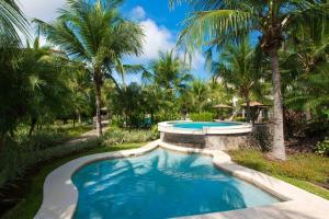 Piscina en o cerca de Classy artsy ocean-view unit near pool at Pacifico in Coco sleeps 6
